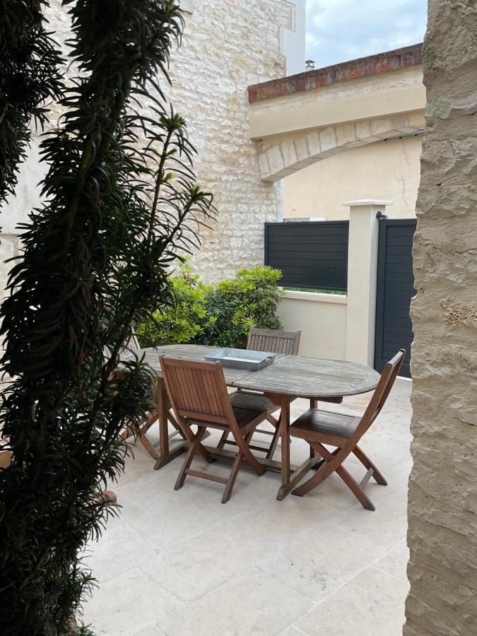Logis Du Faubourg Petite Maison De Charme, Tranquille, Calme Et Lumineuse Val-de-Mercy エクステリア 写真