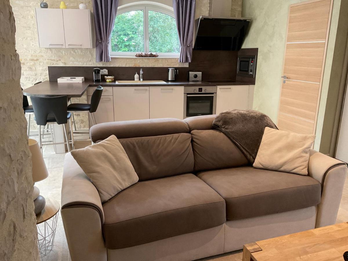 Logis Du Faubourg Petite Maison De Charme, Tranquille, Calme Et Lumineuse Val-de-Mercy エクステリア 写真